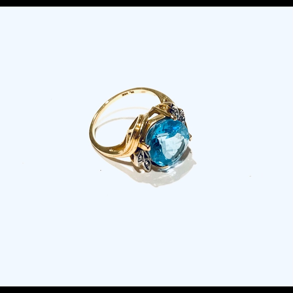 Vintage Heirloom 14k Gold Aquamarine Ring